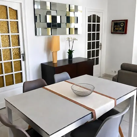 דירה Three Bedrooms *