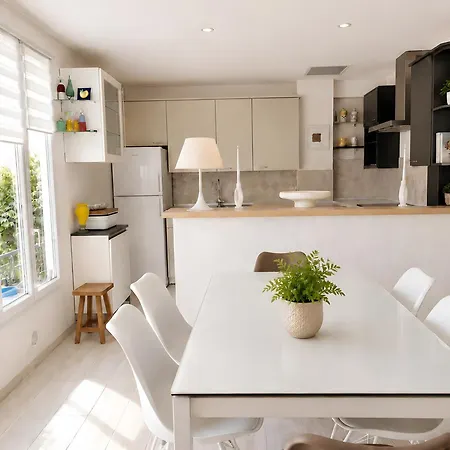 דירה Three Bedrooms