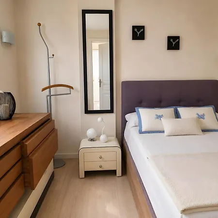 דירה Three Bedrooms *