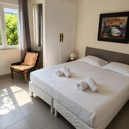 דירה Three Bedrooms קאן
